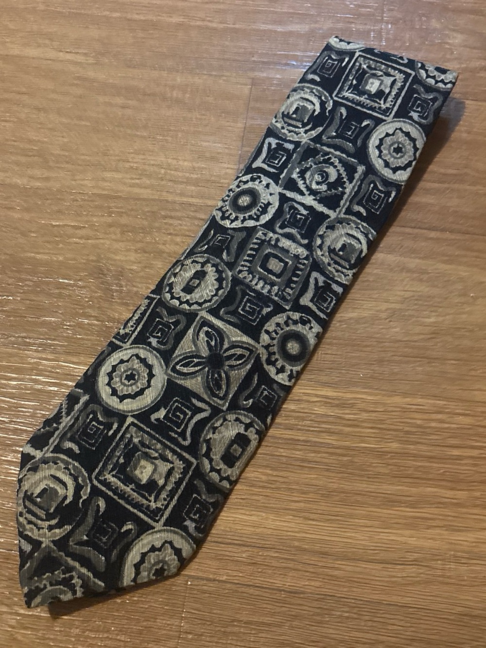 417 By Van Heusen Silk Tie Vintage Black/Gold